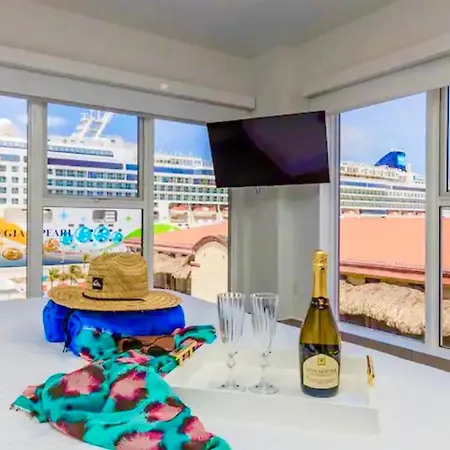Upscale Studio City And Harbor Views Urban Oasis